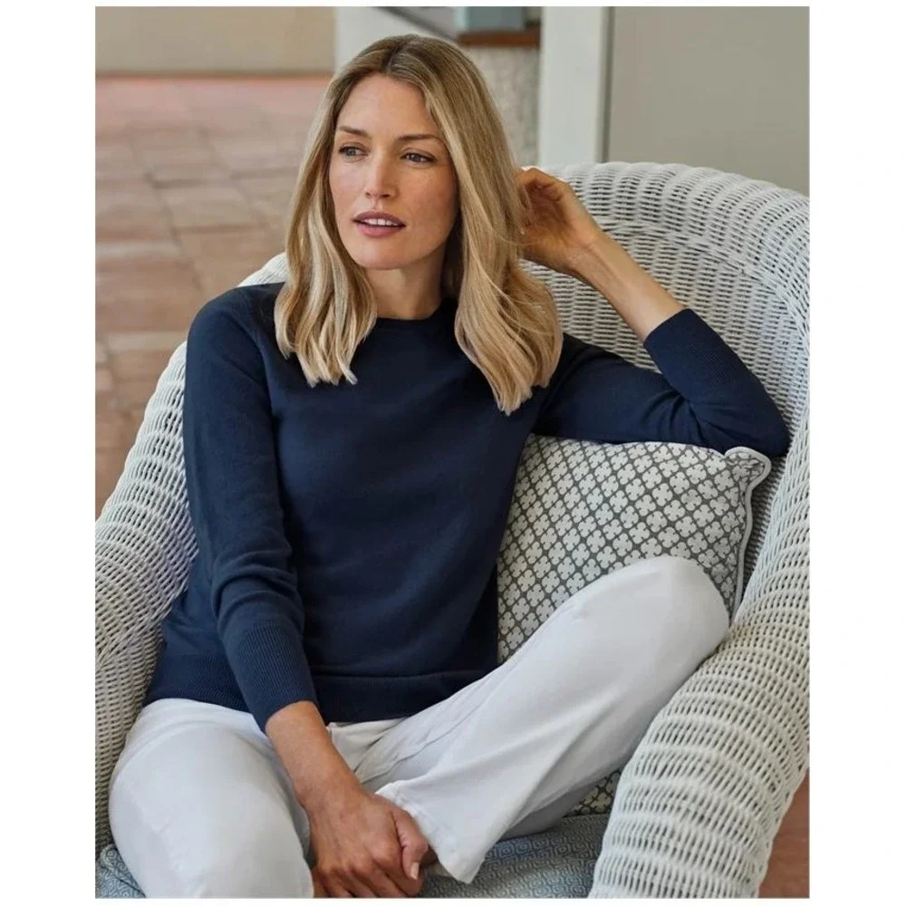 Pure Collection Cashmere Crew Neck Sweater in Navy size 4